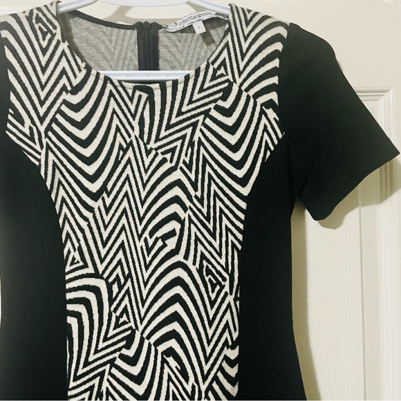 La Fée Maraboutée Black Dress with Black and White Print in the Middle. Size 1 - Picture 5 of 11